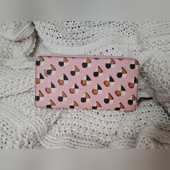 PRICE DROP! Coach Pink Heart Pattern Women's Wallet (NWOT) - Picture 3 of 5